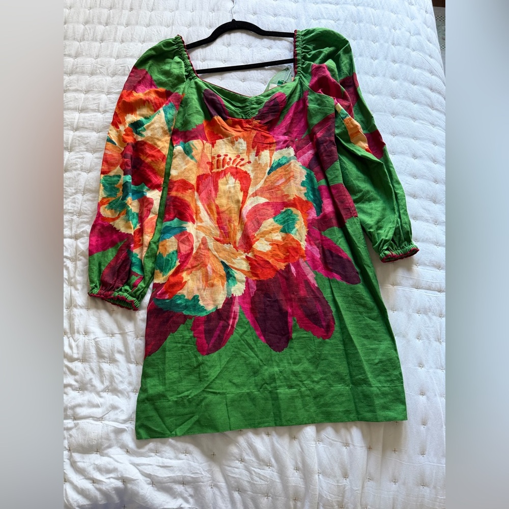 ****SOLD**** NWT Farm Rio TropicArt Green Mini Dress Size S
Never Worn